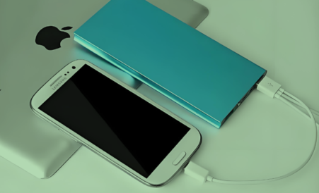 [充电]手机边充边玩会不会伤害电池，边充边玩的时候电池是如何运行的？-电脑知识科普