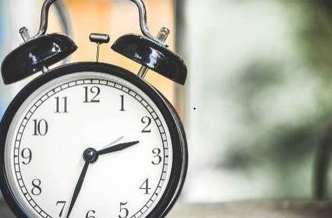 宽带网络里的SNTP协议是什么，它怎么帮我们的设备同步时间的？